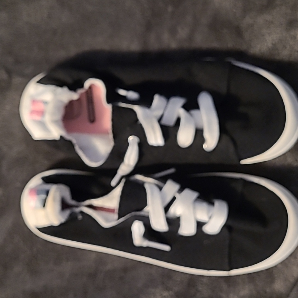 WonderNation Black Sneaker size 4